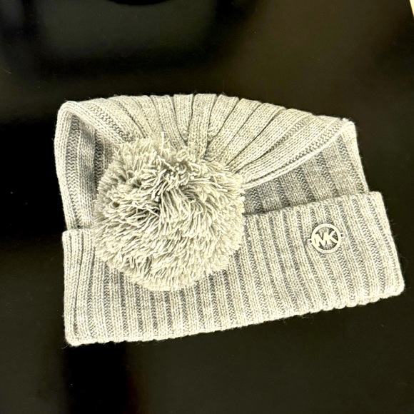 Michael Kors Grey Toboggan hat - Picture 3 of 5